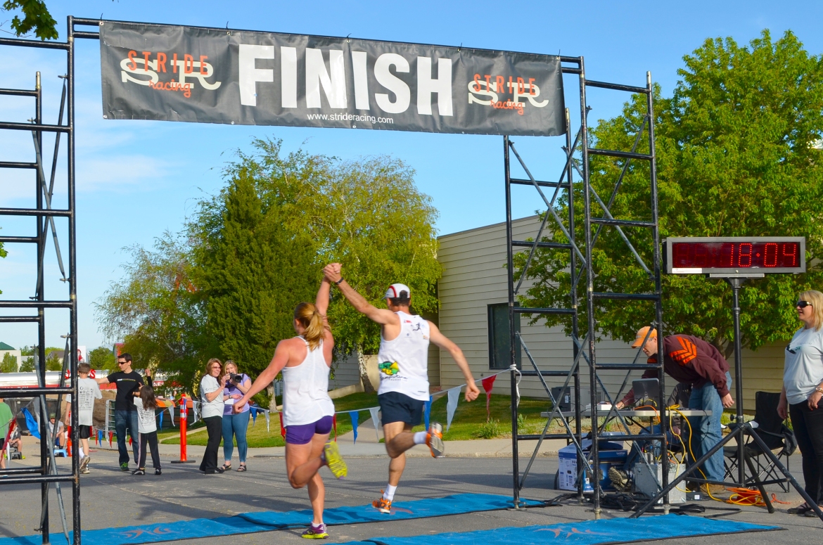 runners to finish line